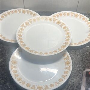 Set of 4 Butterfly Gold Dinner Plate Set. Exc condition 10”